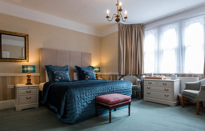 Hotel rooms in Thames Valley
